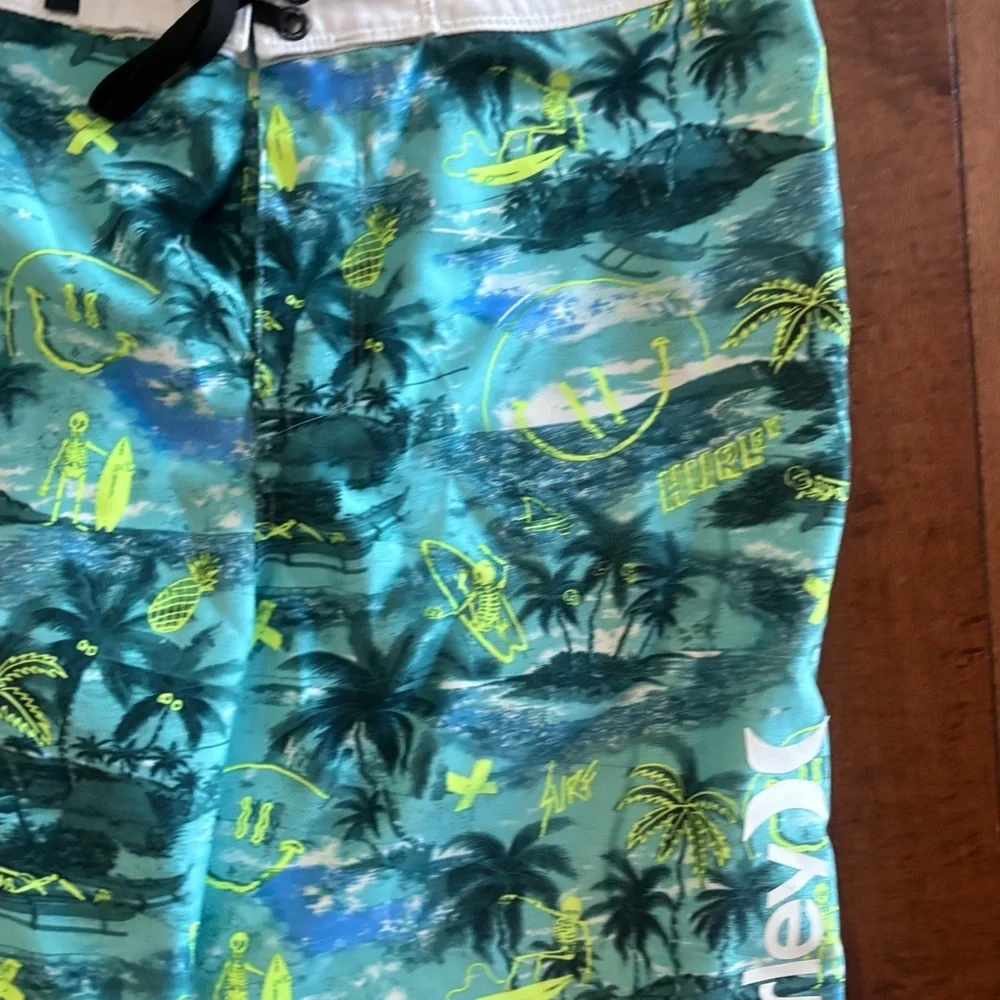 Hurley dynamic swim